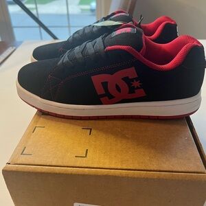 NIB DC WOMEN'S COURT GRAFFIK SHOES Black and Red Size 9